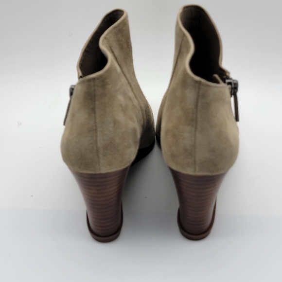 Like NEW NEW! 1.State Asymetrical Taupe Suede Bootie SIZE 10M. #1064 - Picture 6 of 10